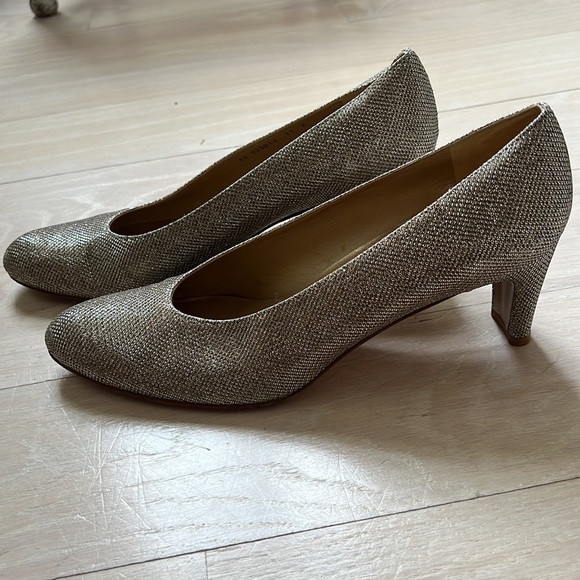 Shiny silver heels - Picture 3 of 3